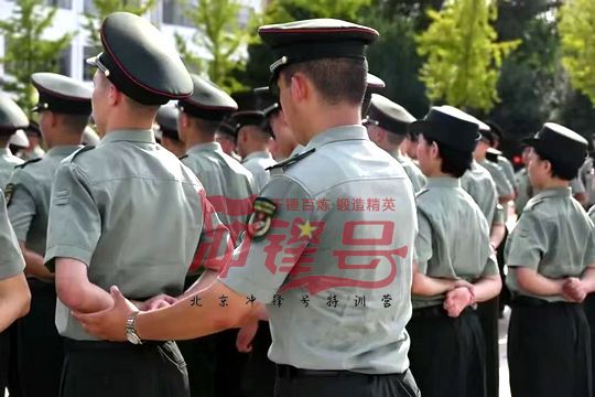 北京军训：战场上士兵对自己的长官怀有对立情绪，那他带来的损失会比不参加战斗更糟糕