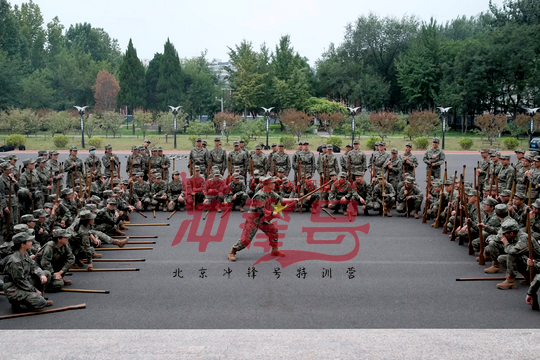 北京军训：战胜了自己内心的恐惧就战胜了自我，突破了自我